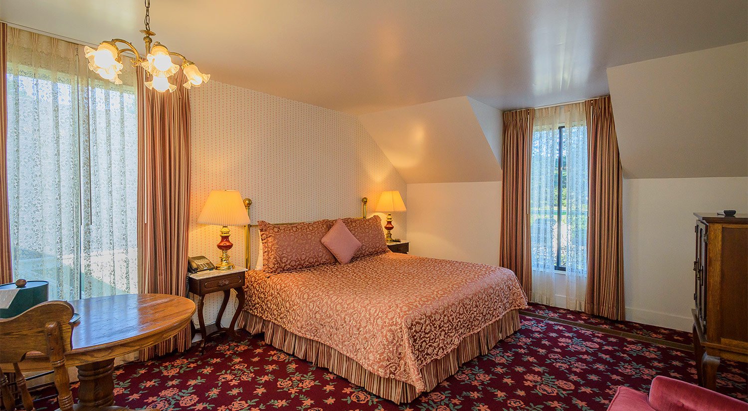 Charming Boutique Guest Rooms, steps from the Mendocino Coast