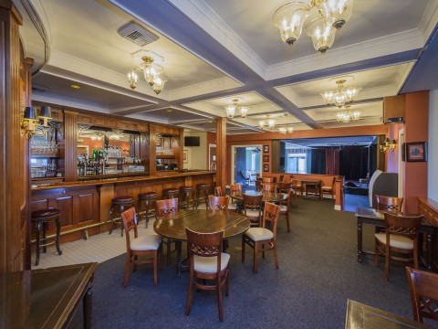 Hill House Inn - Dining and Bar