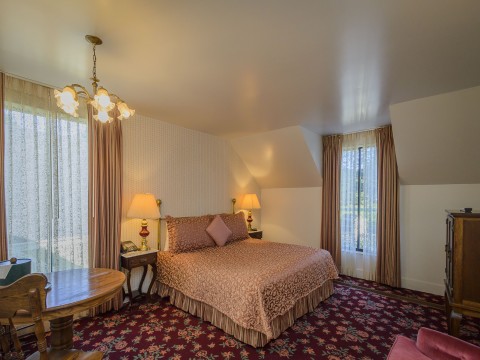 Hill House Inn - Well-Appointed King Suite