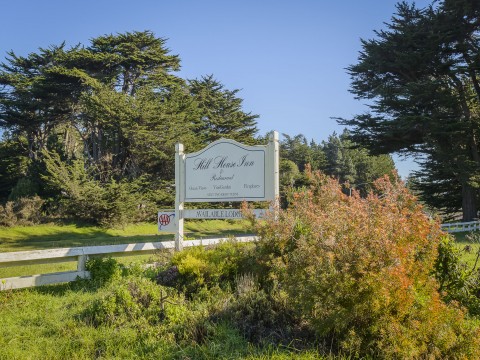 Hill House Inn - Hotel Sign