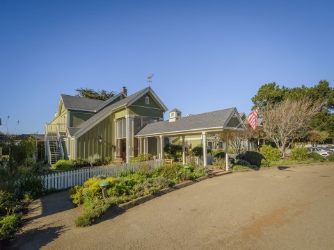 Hill House Inn - Entrance